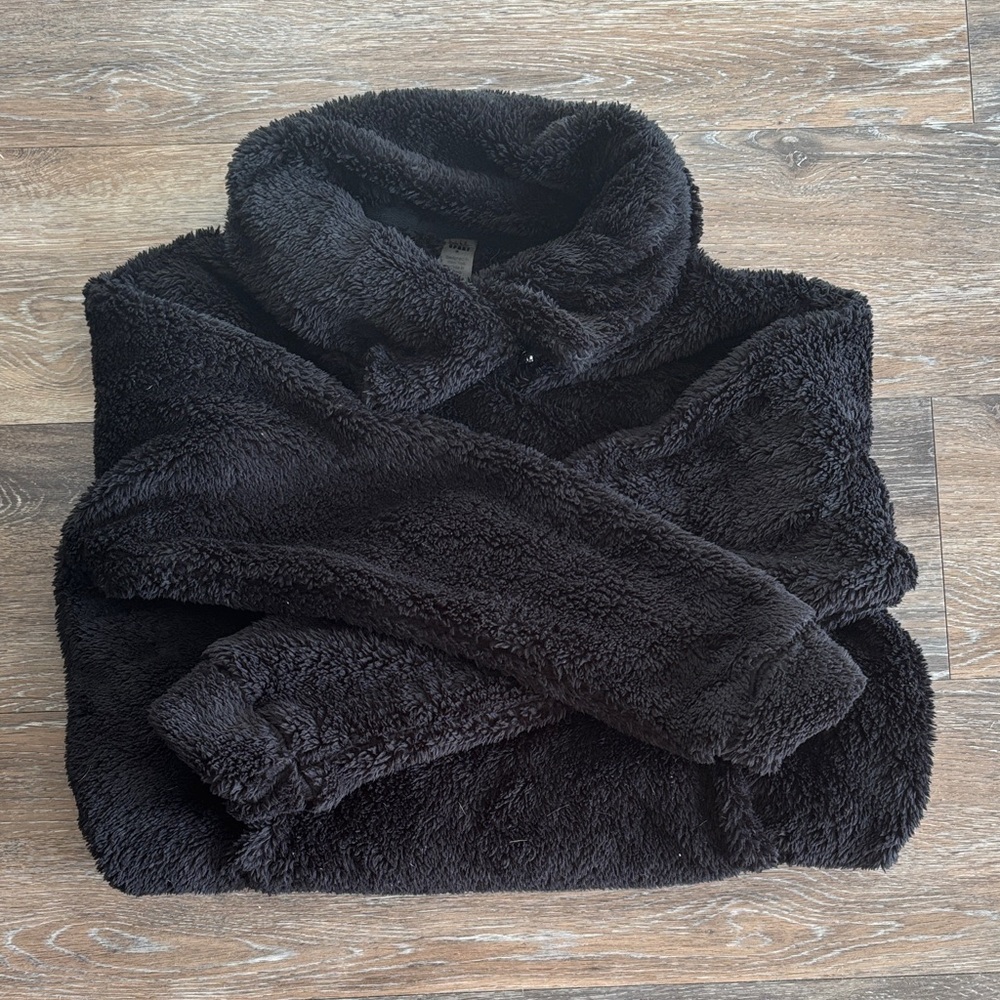 Nicole Miller Sport Sherpa Pullover